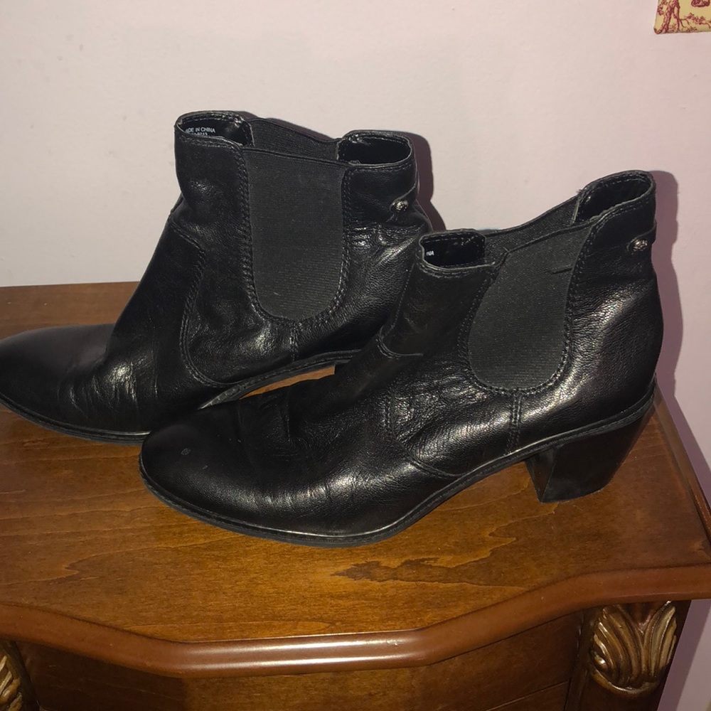 Anne Klein pull on Chelsea boots, 8.5